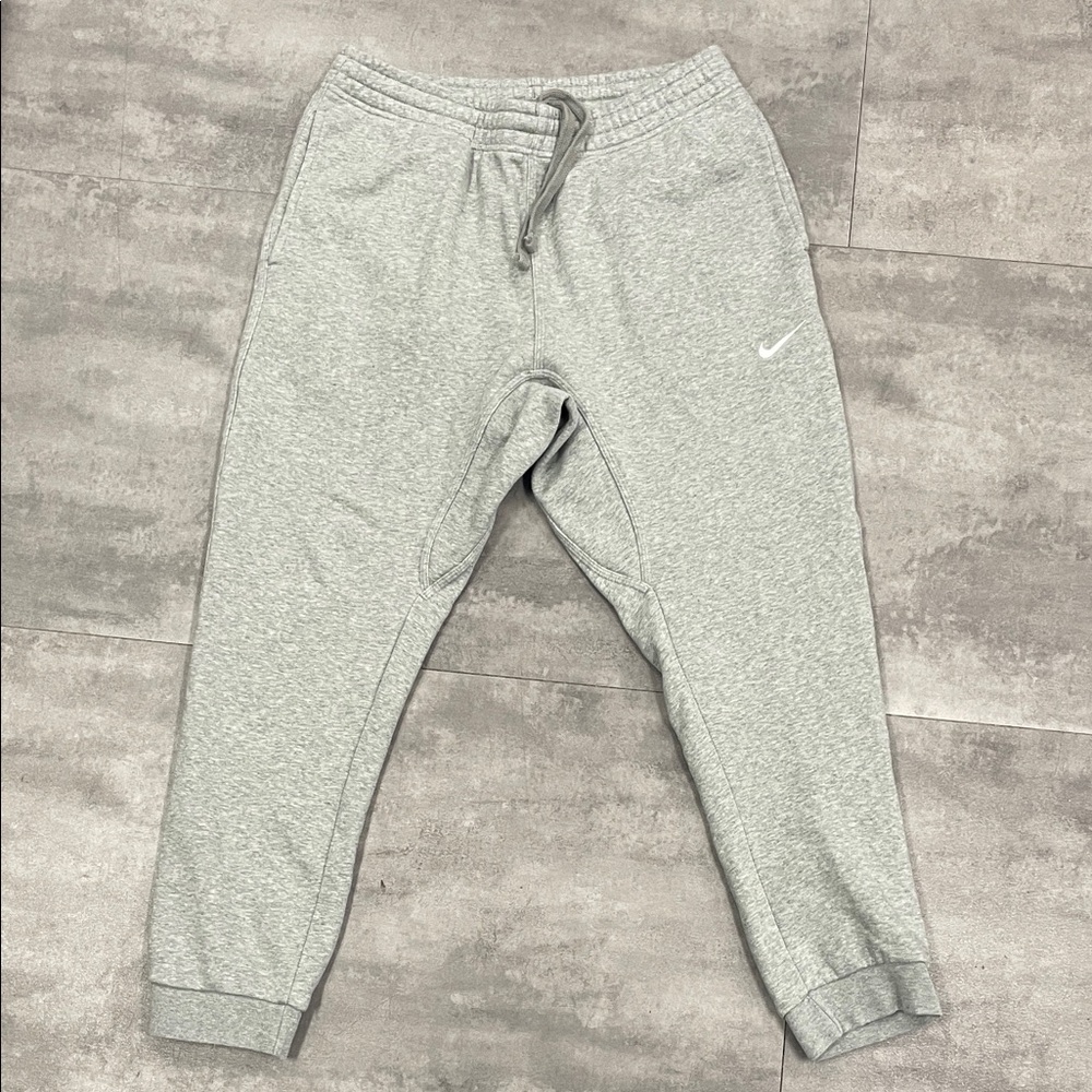 XL Nike sportswear club taper leg sweatpants